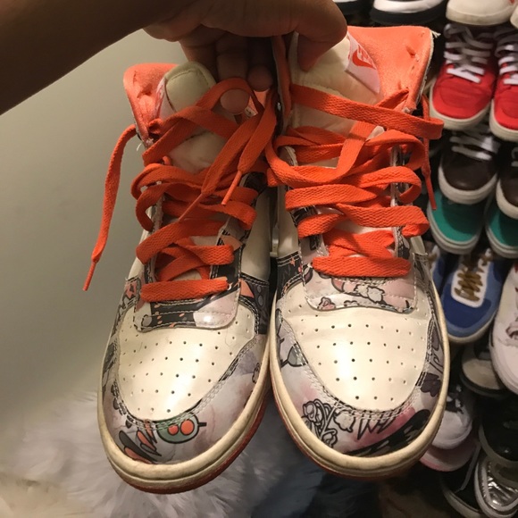 Nike Shoe - Picture 2 of 4