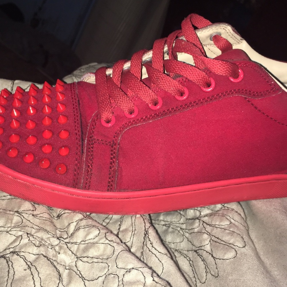 Red bottom - Picture 3 of 3