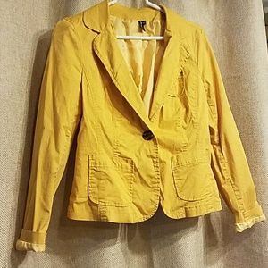 Yellow one-button blazer