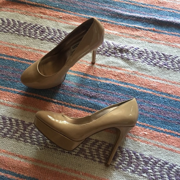 Steve Madden Nude Heels Size 7 1/2 - Picture 3 of 6