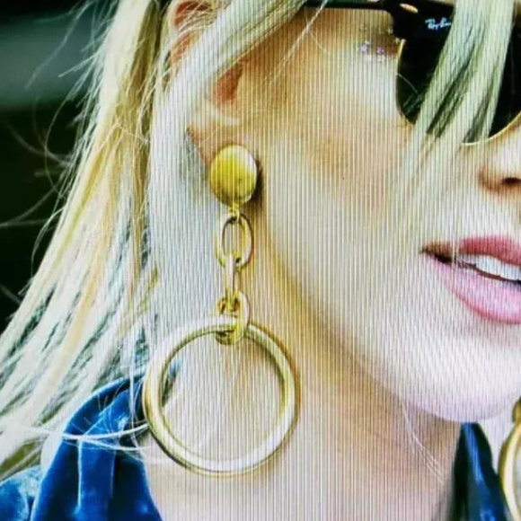Jewelry - Trending ! Lowered.