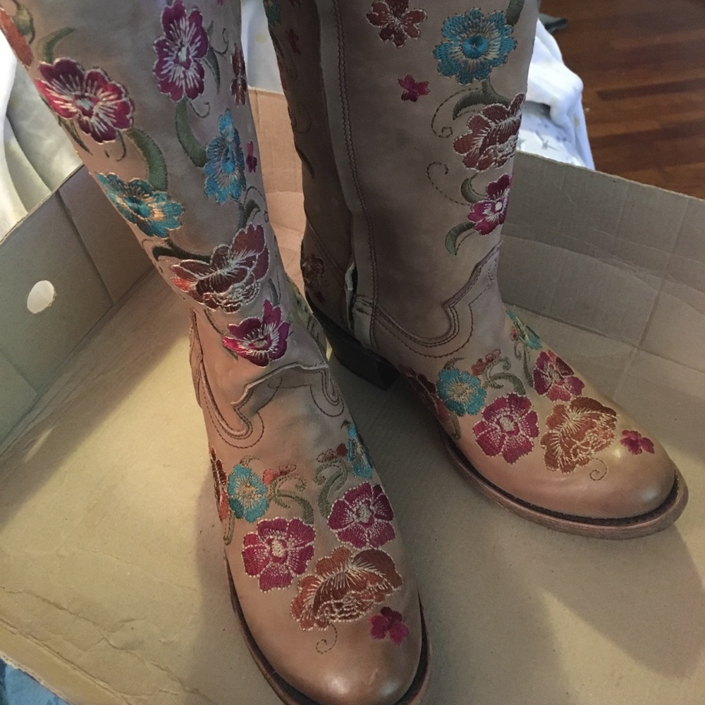 Corral size7 honey tall embroidered cowboy boot