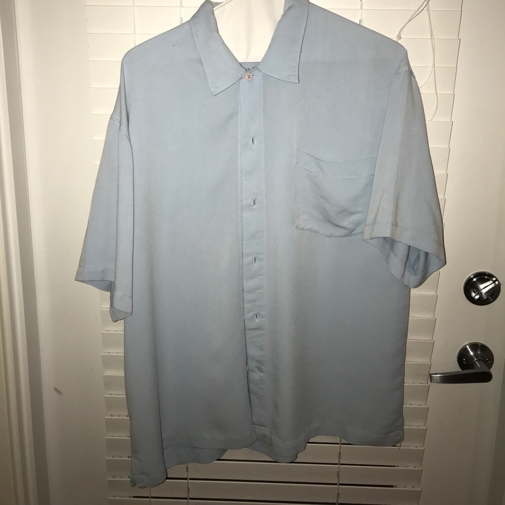 Casual button-down short-sleeved shirt