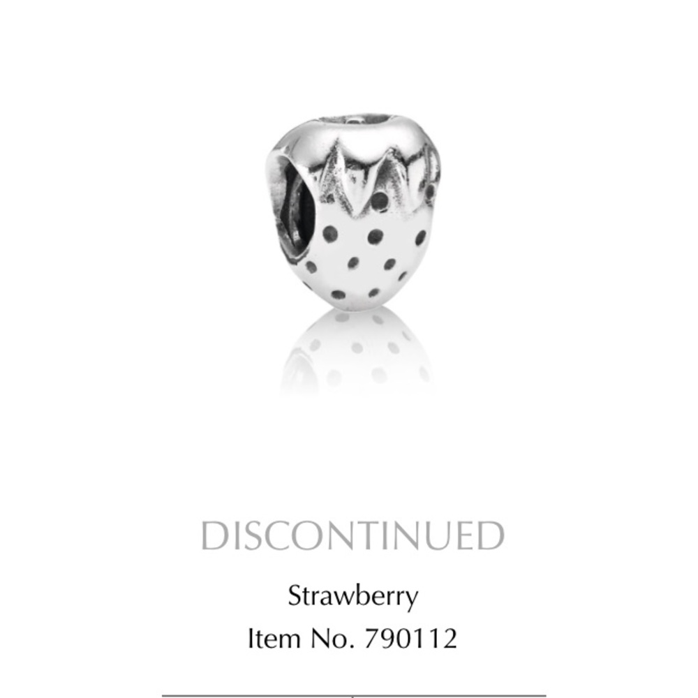 ✨Final Price Drop✨Pandora Strawberry 🍓 Charm