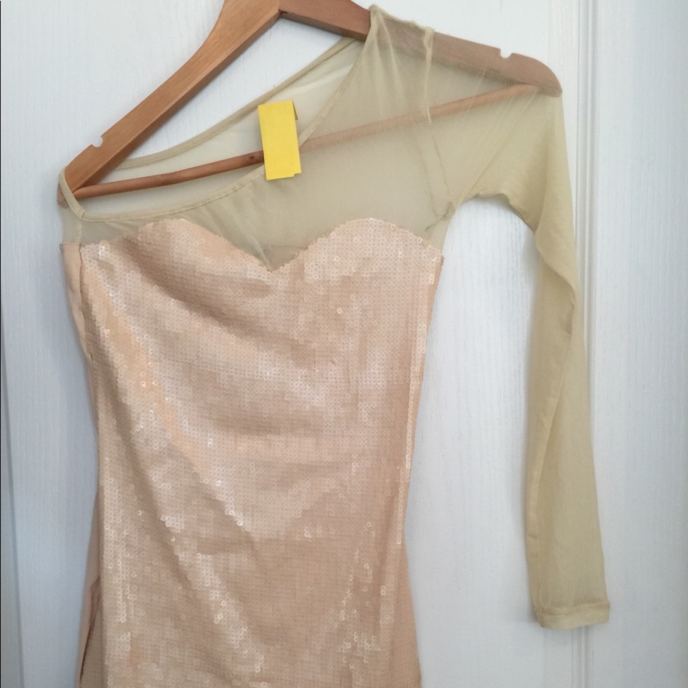 Size 4 Asos NWOT One-shoulder body hugging mini