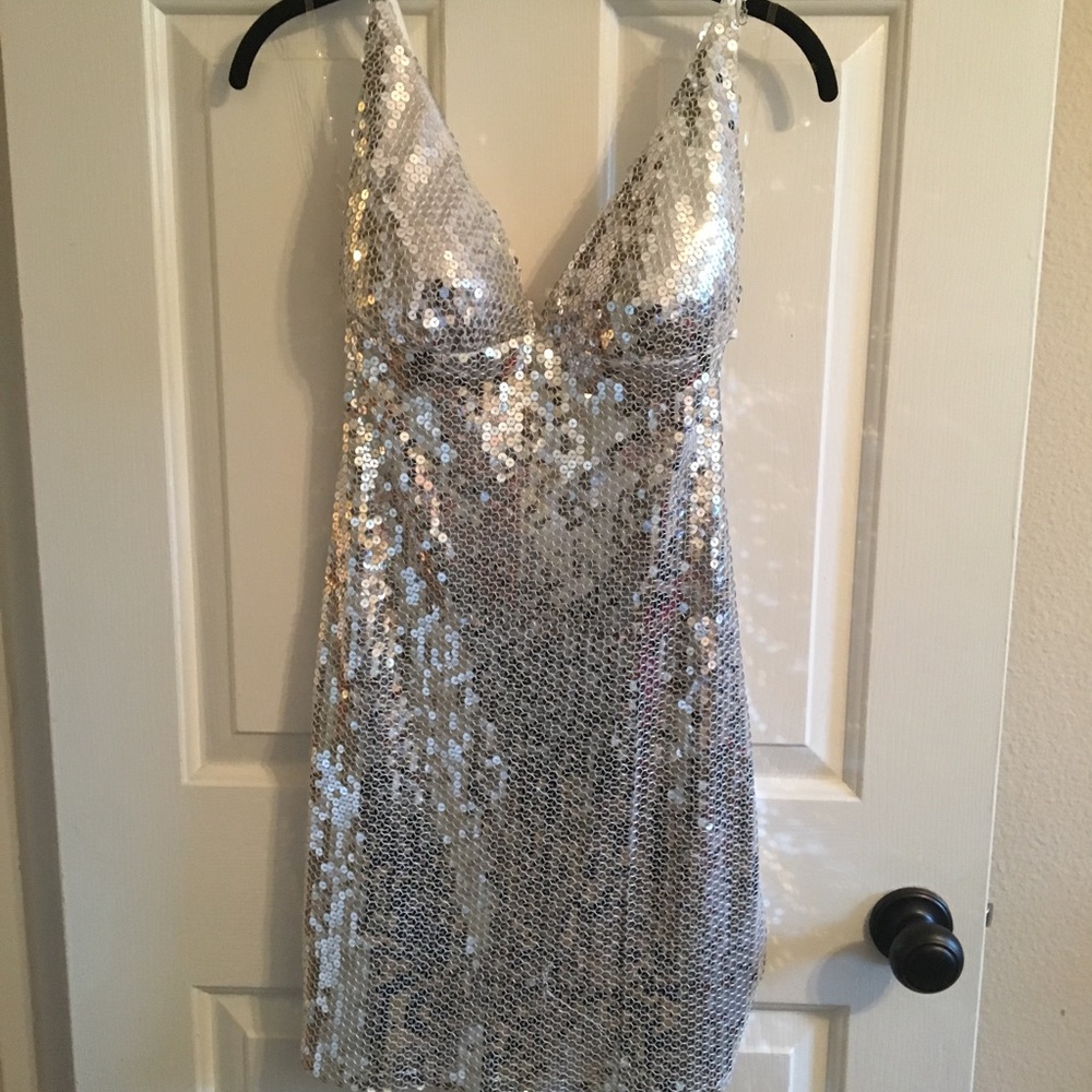 Silver sequin backless party dress