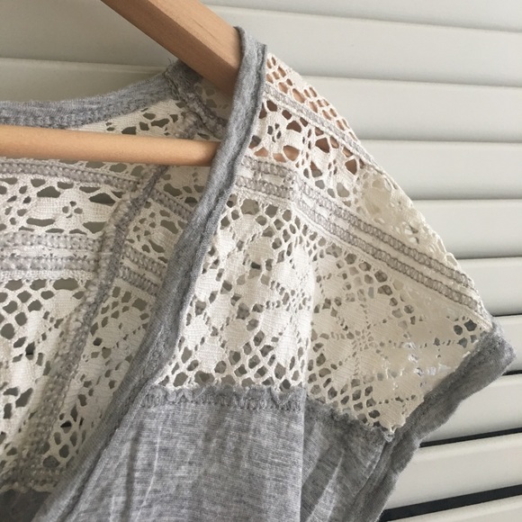 Lace shoulder top - Picture 2 of 3