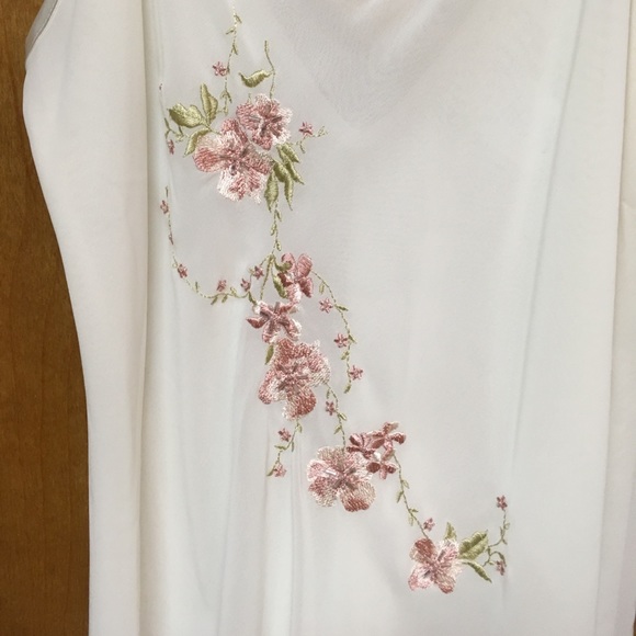 Lingerie with Robe. - Picture 3 of 6