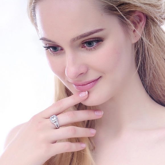 Wedding Ring. Trendy ! - Picture 4 of 4