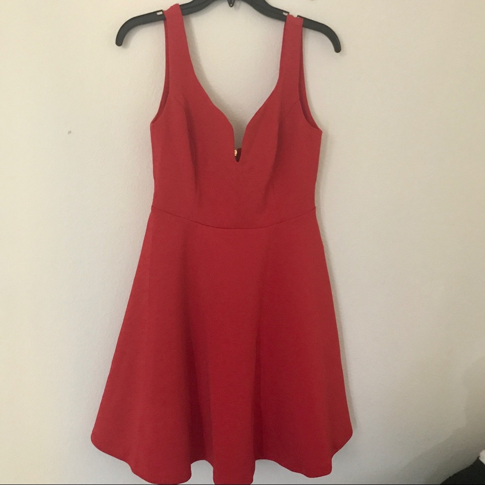 Red Dress/ V neck/ Never wear / No trade
