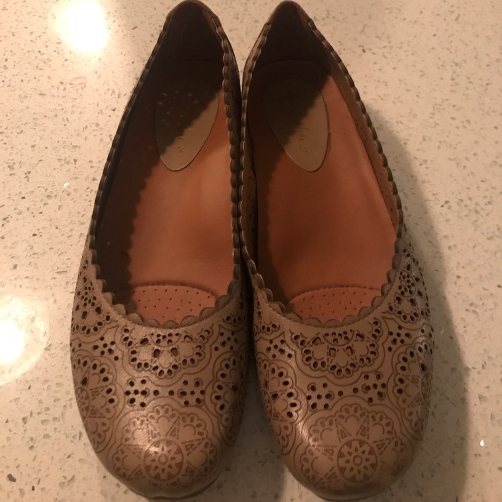 Earthies- laser cut tan flats