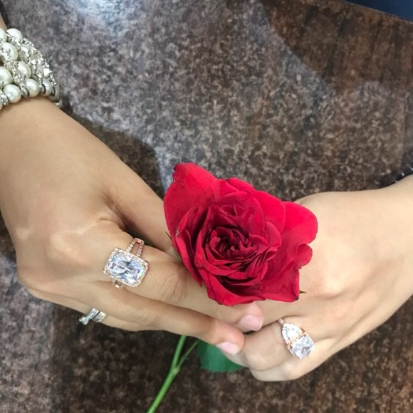 Jewelry - HOLIDAY PRICE ! price is for limited time
