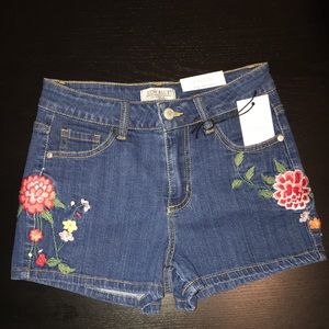 Denim shorts with floral embroidery