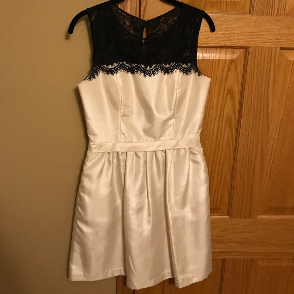 Classy dress with lace detail and keyhole back