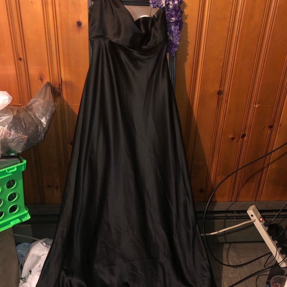 Long prom or evening gown size 6  never worn