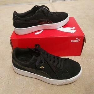 Vicky Platform Suede Pumas