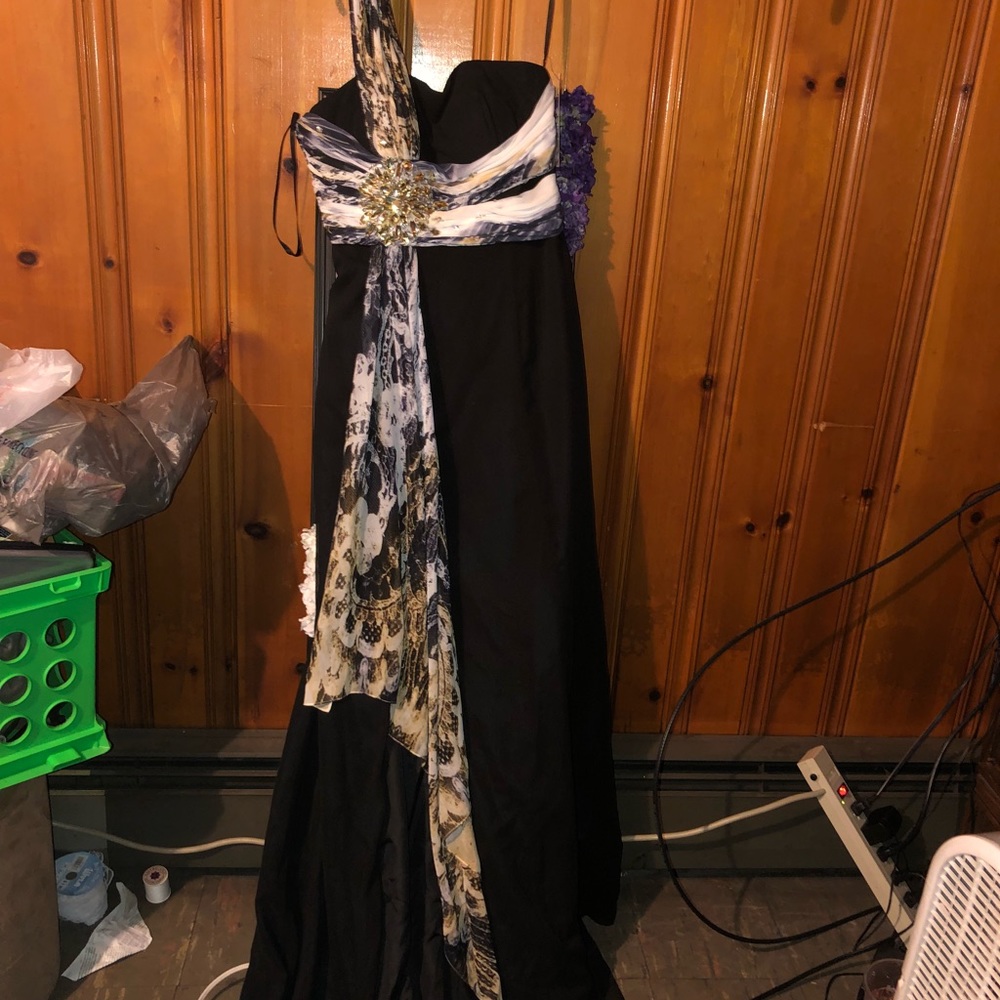 Women’s dress size medium never worn