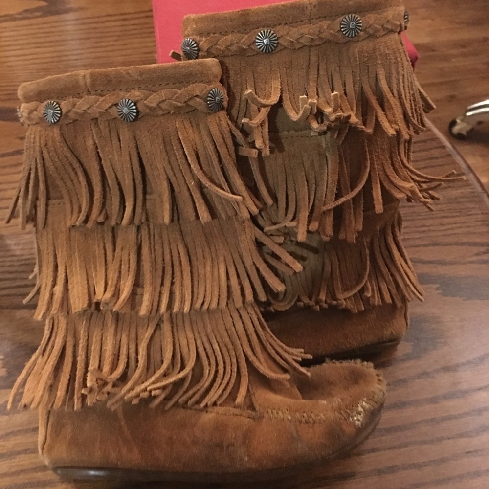 Minnetonka fringe boots