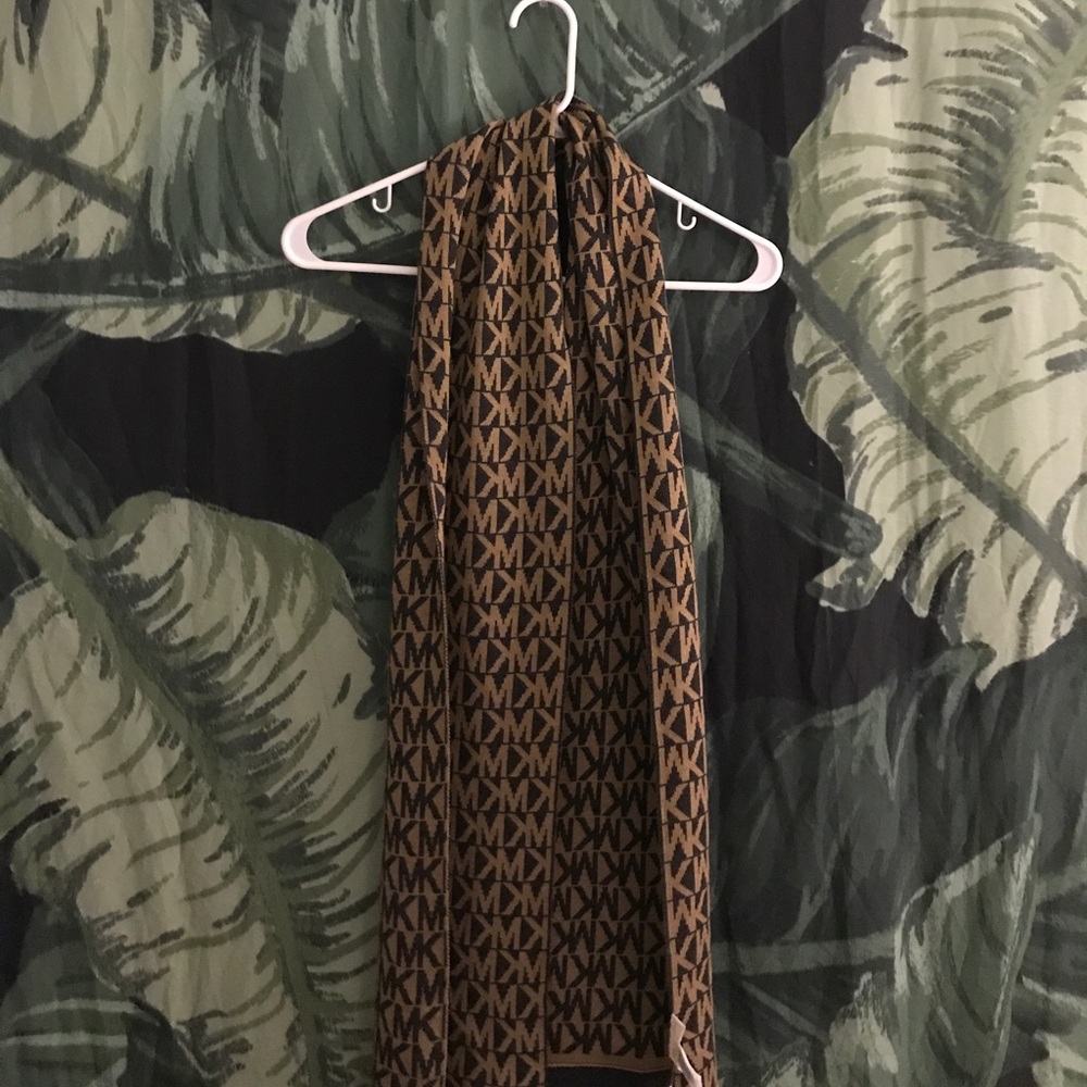 Michael Kors Beige and Black Reversible Scarf