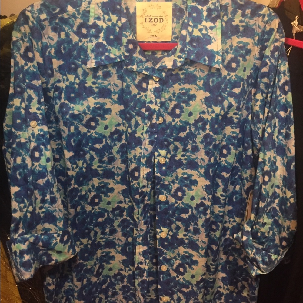Izod button up blouse. Size Large. NWT.