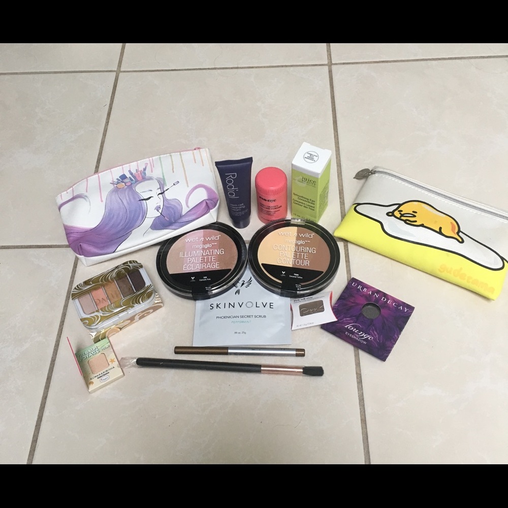 Makeup bundle