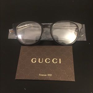 BRAND NEW WOMENS GUCCI GLASSES.