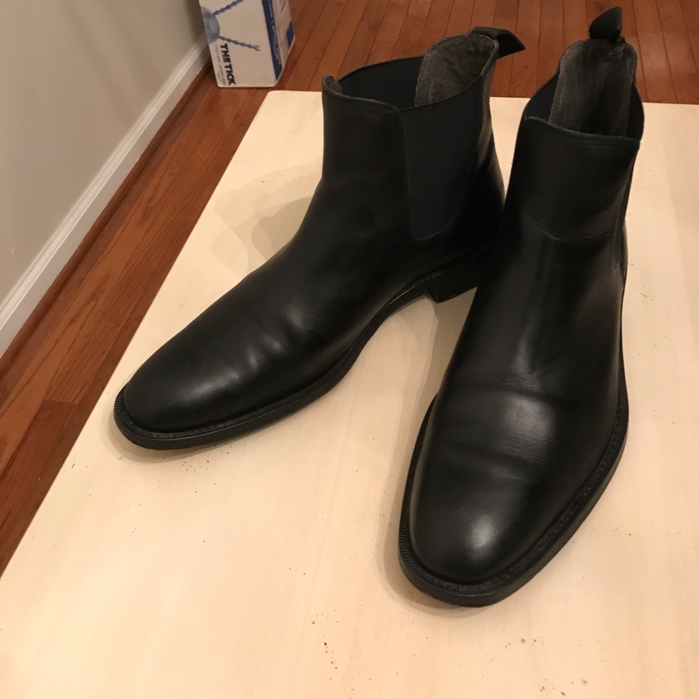 Excellent Condition Banana Republic Chelsea Boot