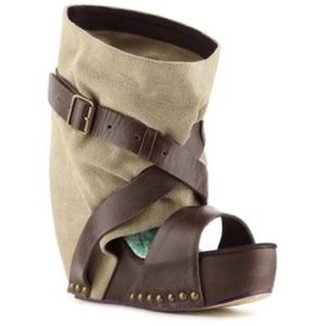 Irregular Choice Eat Me Whole Platforms Size 8