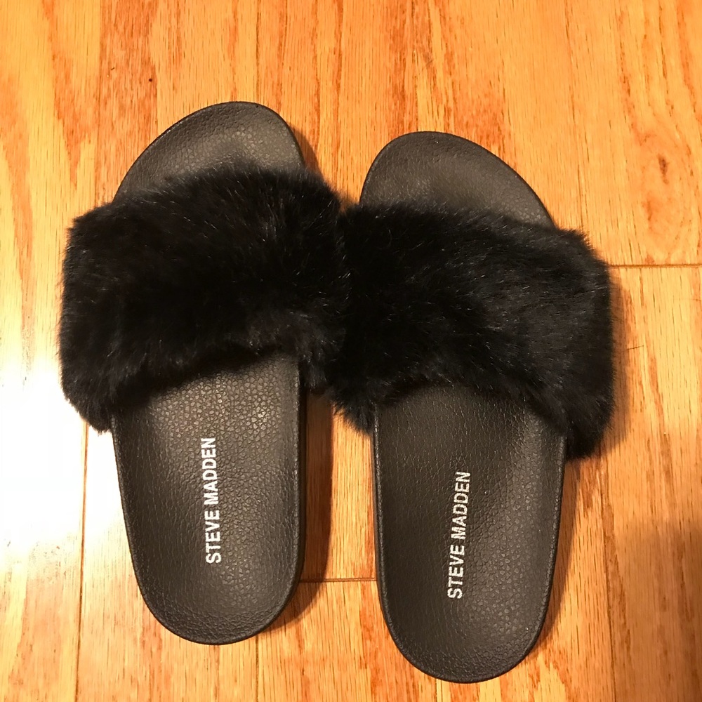 ~SOLD~ STEVE MADDEN FUR SLIDES SIZE 5