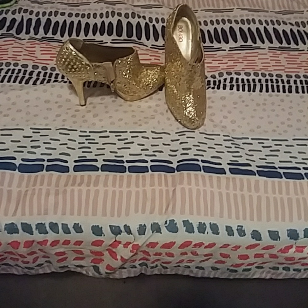 Worn once Gold 6inch pumps