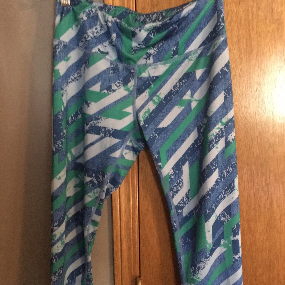 Athletic capri pants