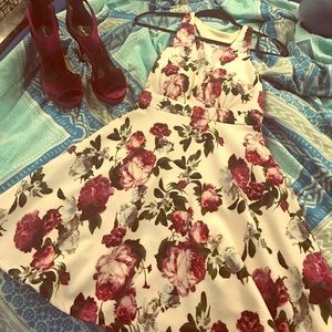 Short floral v neck dress