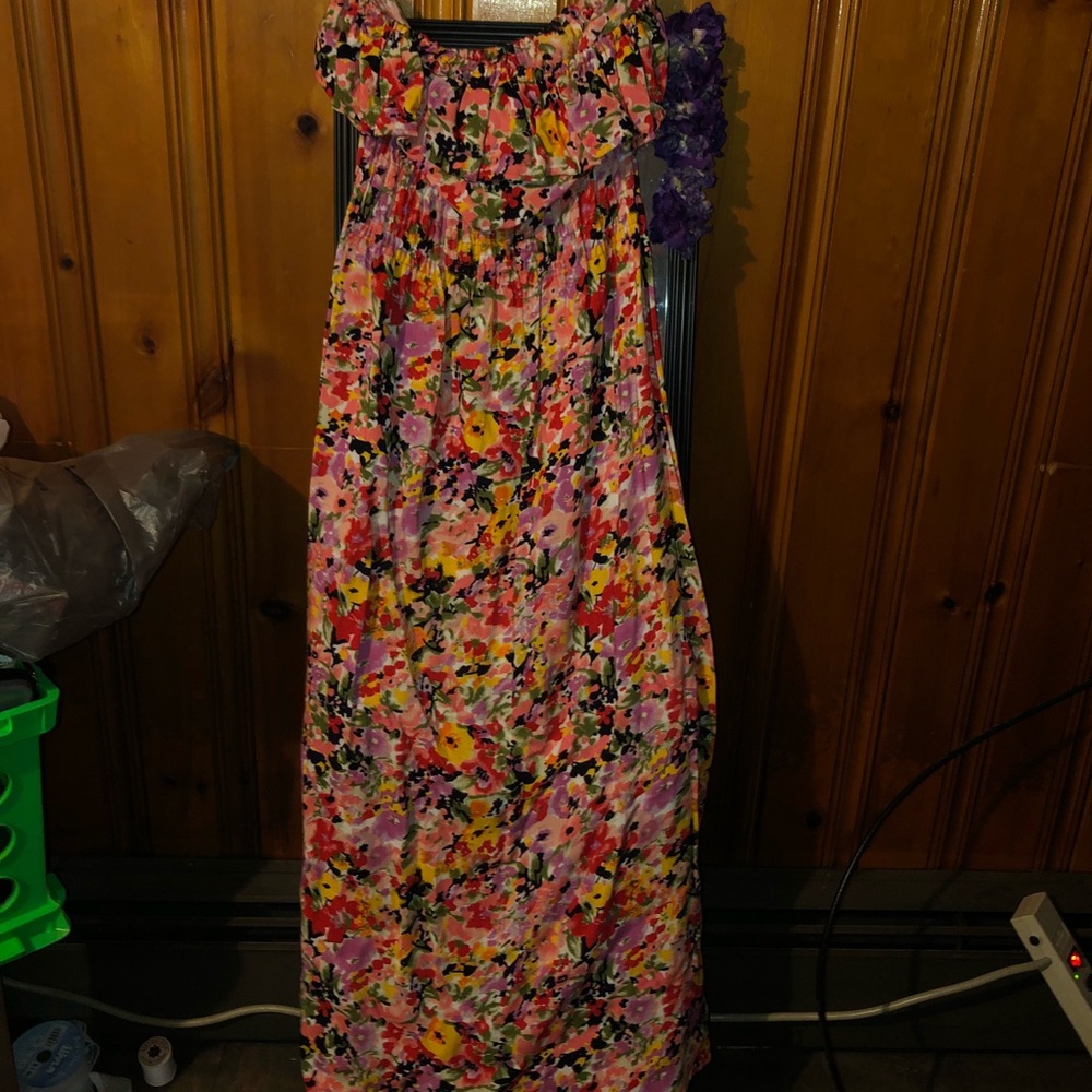 Long strapless floral dress with ruffles size M