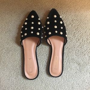 Cutest pearl sliders!!! BRAND NEW!