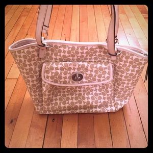 BEAUTIFUL BEIGE WHITE AND PINK COACH PURSE
