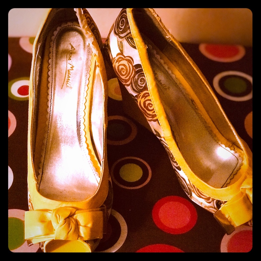 Yellow flower wedges