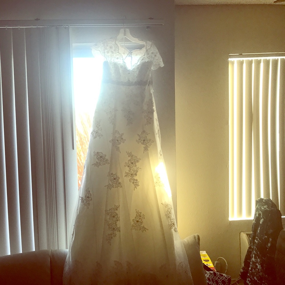 Never worn Wedding Dress
