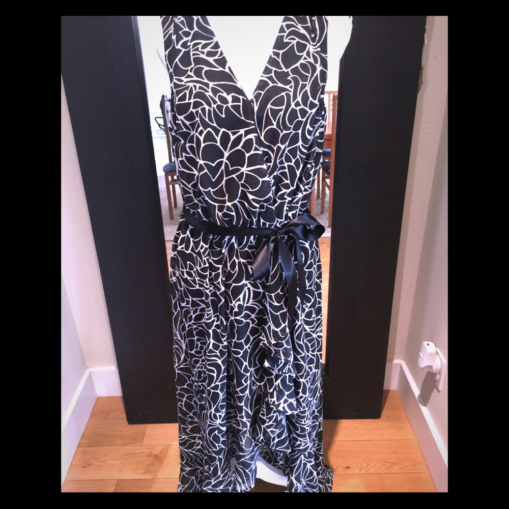 Thalia Sodi floral maxi dress with ruffle