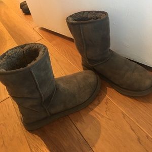 Dark grey short uggs
