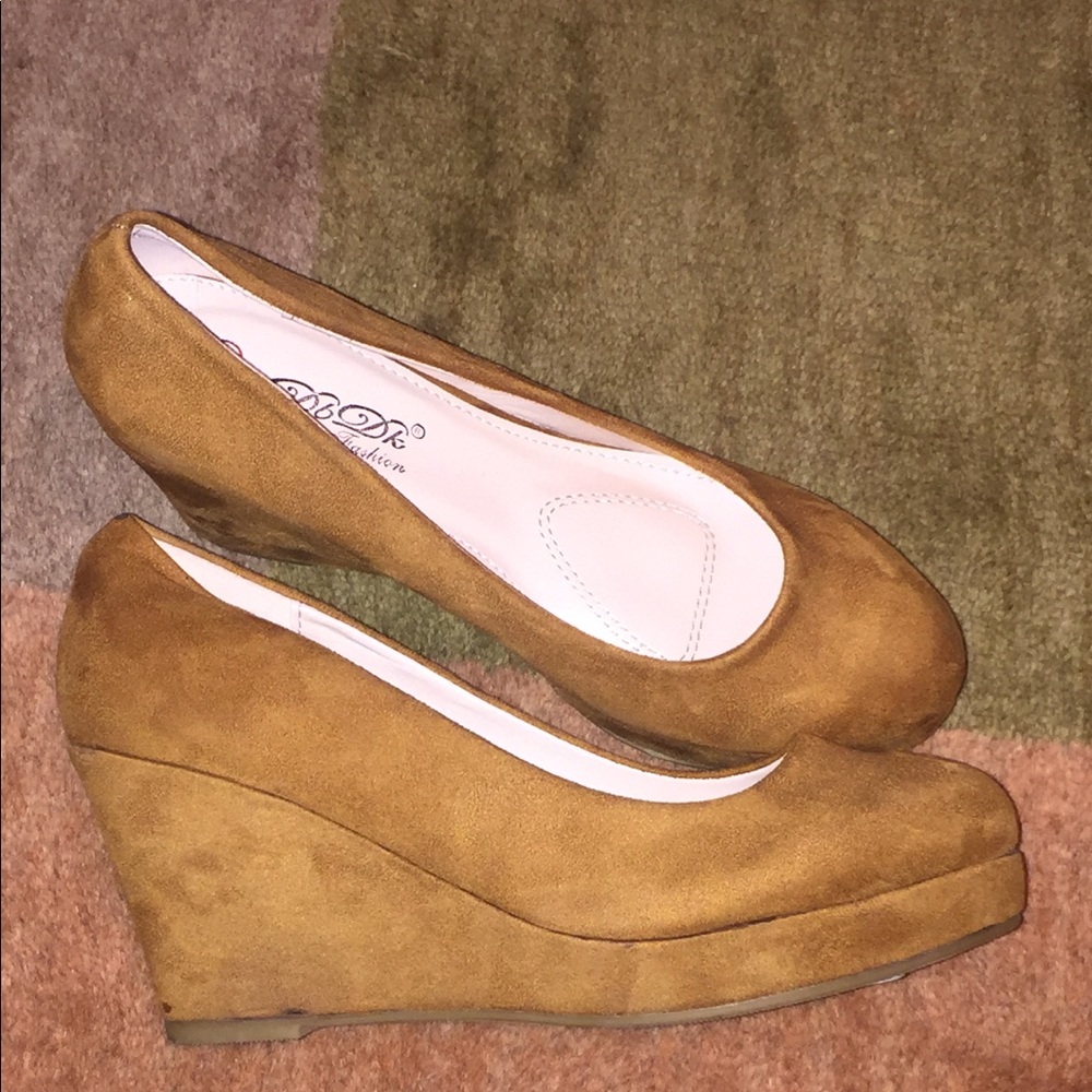 🎀New🎀 DBDK Suede Wedges, Sz 7.5