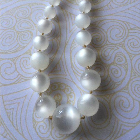 Vintage Jewelry - Stunning 1950’s Moonglow Lucite Graduated Choker