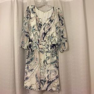 Beautiful print dress!