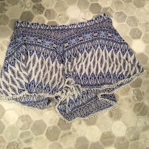 Only worn a few times flowy pair of shorts!