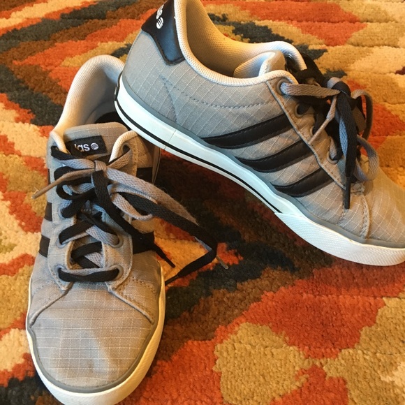 ragazzi adidas neri scarpa da tennis 3 poshmark ragazzi adidas neri scarpa da tennis 3 poshmark