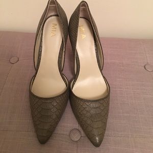 MIA taupe heels