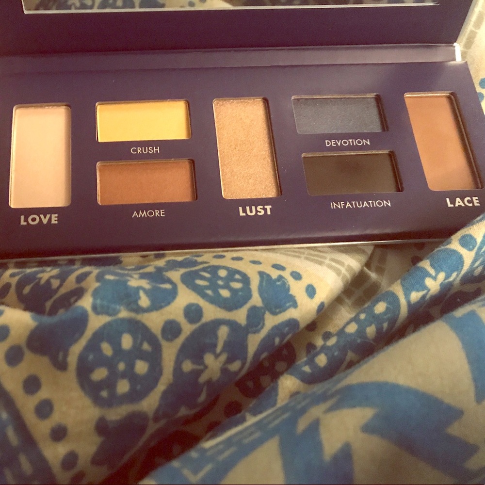 Lorac love, lust & lace eyeshadow pallette