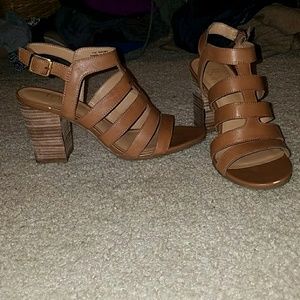 Franco Sarto size 7 tan heels