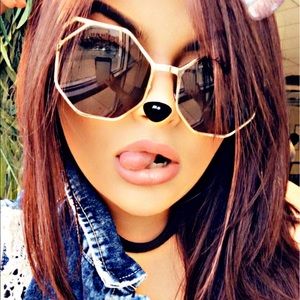 Meet your Posher, Huda