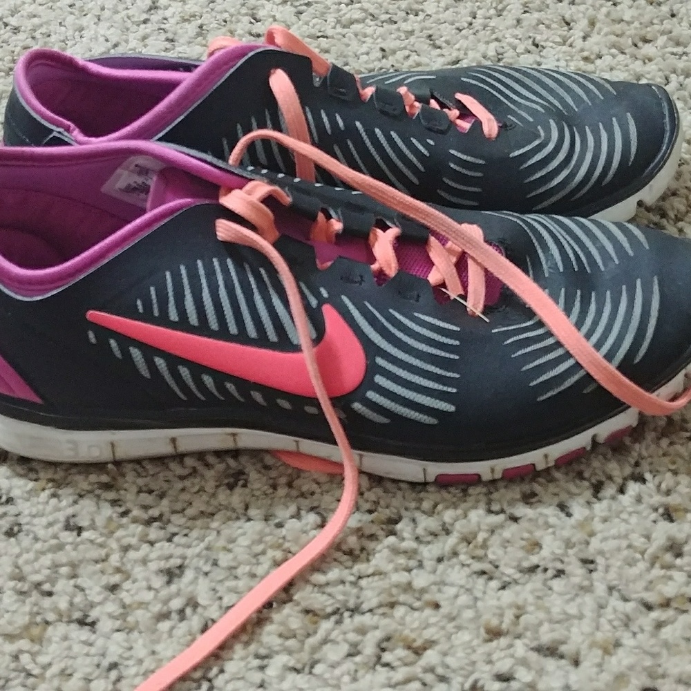 Nike tennis shoes