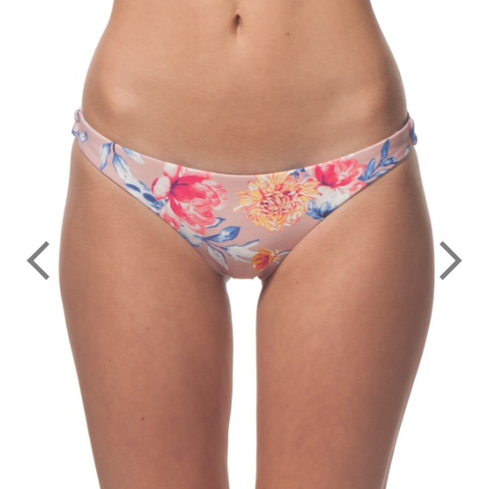 Reversible ripcurl bottoms. Size XS.